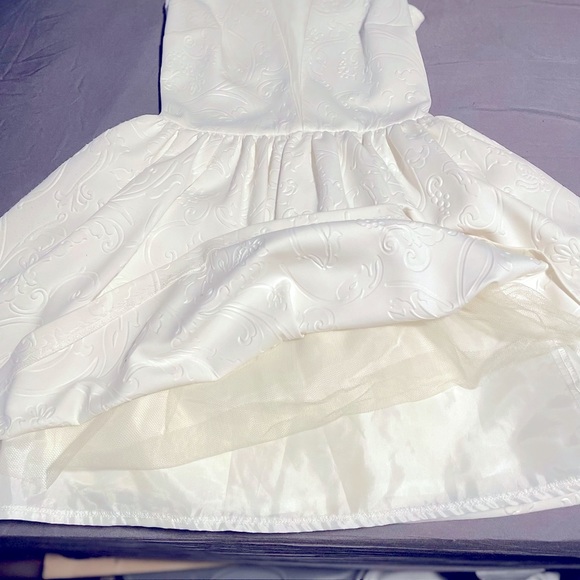 Top Shop embossed white skater dress. - Picture 3 of 4